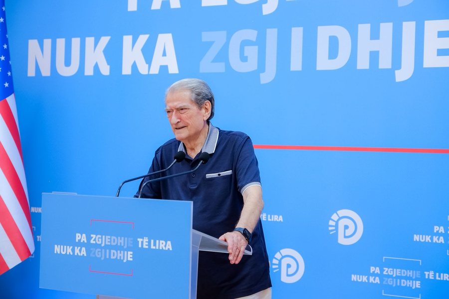 berisha-refuzon-te-hape-legjislaturen-e-re-parlamentare:-kurre!-s’mund-t’ia-lejoj-vetes-te-ulem-aty!-institucion-i-kapur-nga-partia-shtet berisha-refuzon-te-hape-legjislaturen-e-re-parlamentare:-kurre!-s’mund-t’ia-lejoj-vetes-te-ulem-aty!-institucion-i-kapur-nga-partia-shtet