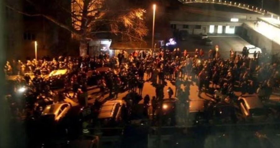 perplasje-te-dh*nshme-mes-studenteve-dhe-policise-ne-protesta-antiqeveritare-ne-novi-sad,-dhjetra-te-plagosur perplasje-te-dh*nshme-mes-studenteve-dhe-policise-ne-protesta-antiqeveritare-ne-novi-sad,-dhjetra-te-plagosur