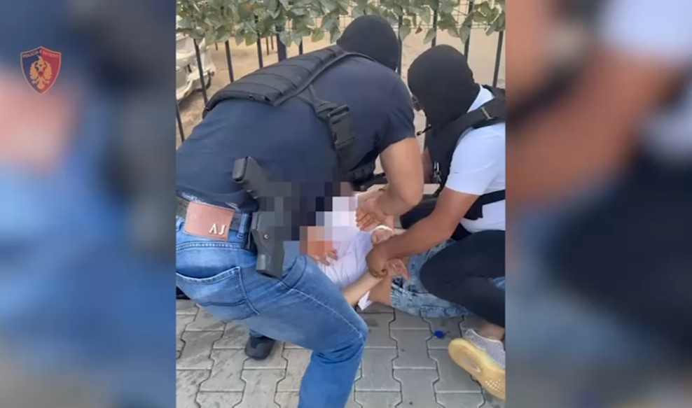 operacioni-ne-durres,-ne-pranga-dy-persona,-u-kapen-me-pistolete-me-fishek-ne-fole-gati-per-qitje!-njeri-prej-tyre,-person-me-rrezikshmeri-te-larte operacioni-ne-durres,-ne-pranga-dy-persona,-u-kapen-me-pistolete-me-fishek-ne-fole-gati-per-qitje!-njeri-prej-tyre,-person-me-rrezikshmeri-te-larte