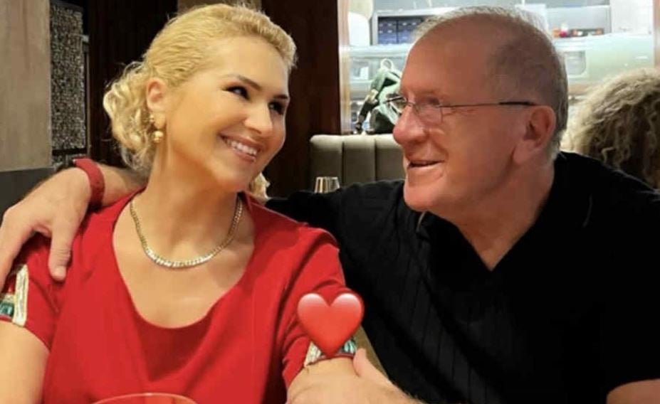 shyhrete-behluli-me-dedikim-prekes-per-bashkeshortin-e-saj-–-s’do-t’i-mbani-lotet-kur-t’i-lexoni-keto-fjale-per-lulin shyhrete-behluli-me-dedikim-prekes-per-bashkeshortin-e-saj-–-s’do-t’i-mbani-lotet-kur-t’i-lexoni-keto-fjale-per-lulin