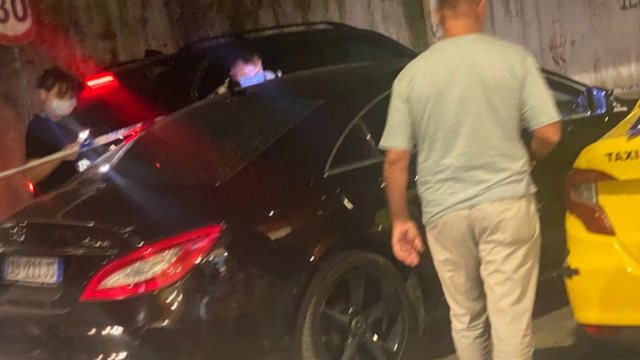 u-qellua-me-tek-plumb-teksa-po-levizte-me-makine,-policia-ne-kerkim-te-autoreve-te-plagosjes-se-te-riut-ne-tirane u-qellua-me-tek-plumb-teksa-po-levizte-me-makine,-policia-ne-kerkim-te-autoreve-te-plagosjes-se-te-riut-ne-tirane