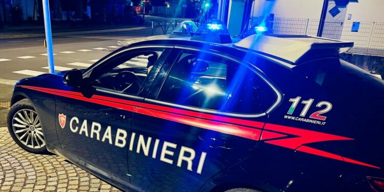 thirrjet-per-ndihme-zbulojne-skemen/-shqiptari-mban-peng-ish-gruan-dhe-femijet-e-tij-te-mitur,-policia… thirrjet-per-ndihme-zbulojne-skemen/-shqiptari-mban-peng-ish-gruan-dhe-femijet-e-tij-te-mitur,-policia…