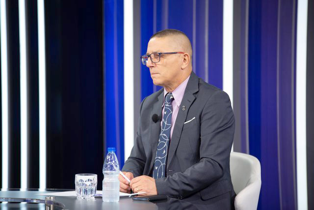artur-mecollari-zbardh-prapaskenat-e-forta-dhe-ngre-alarmin:-qeveria-po-fut-nato-n-ne-kurth-korruptiv-me-porto… artur-mecollari-zbardh-prapaskenat-e-forta-dhe-ngre-alarmin:-qeveria-po-fut-nato-n-ne-kurth-korruptiv-me-porto…