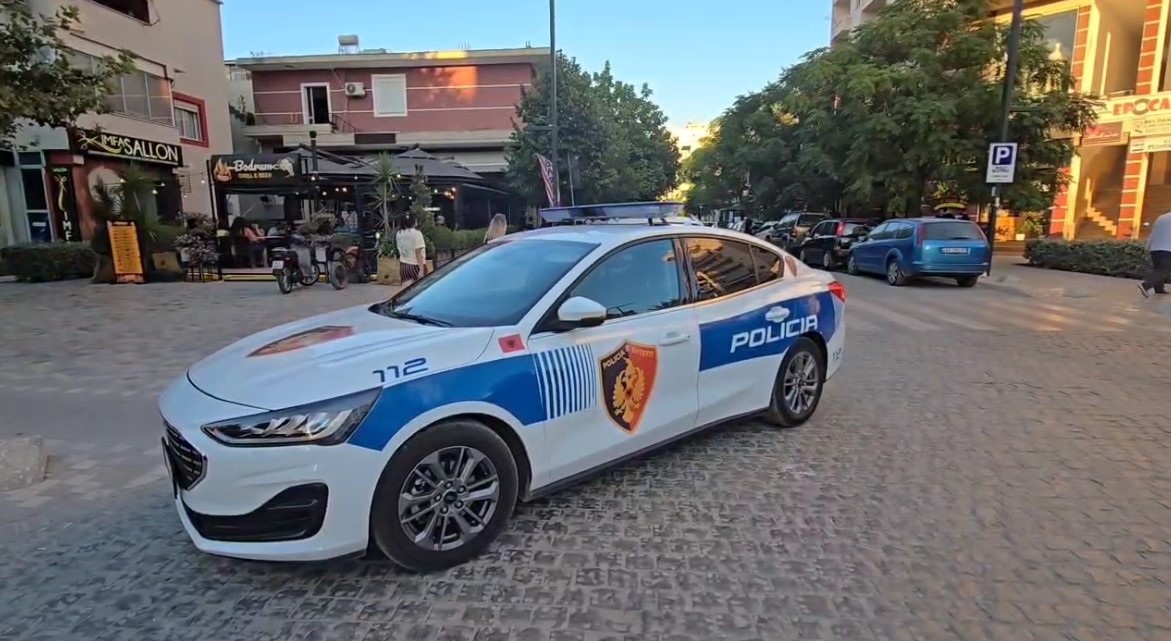arrestohet-noterja-e-shpallur-ne-kerkim-ne-tirane,-57-vjecarja-dyshohet-se-ka-perpiluar-2-kontrata-shitje-per-te-njejtin-apartament arrestohet-noterja-e-shpallur-ne-kerkim-ne-tirane,-57-vjecarja-dyshohet-se-ka-perpiluar-2-kontrata-shitje-per-te-njejtin-apartament