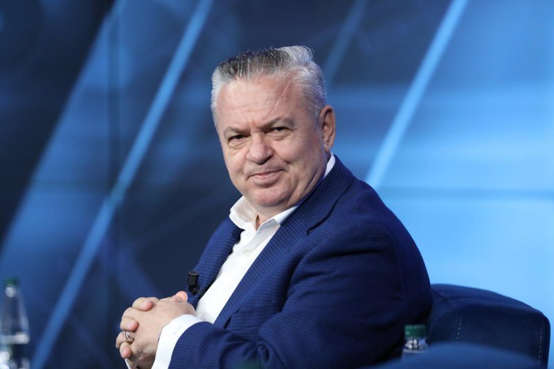 “nese-ke-kellqe-merru-me-keta-zogj…!’/-evazioni-i-‘bankers’,-murrizi,-apel-dumanit:-kur-te-vish-nga-pushimet-shikoje-njehere-se-mos-eshte-per-‘ndermarrjen-tuaj’ “nese-ke-kellqe-merru-me-keta-zogj…!’/-evazioni-i-‘bankers’,-murrizi,-apel-dumanit:-kur-te-vish-nga-pushimet-shikoje-njehere-se-mos-eshte-per-‘ndermarrjen-tuaj’