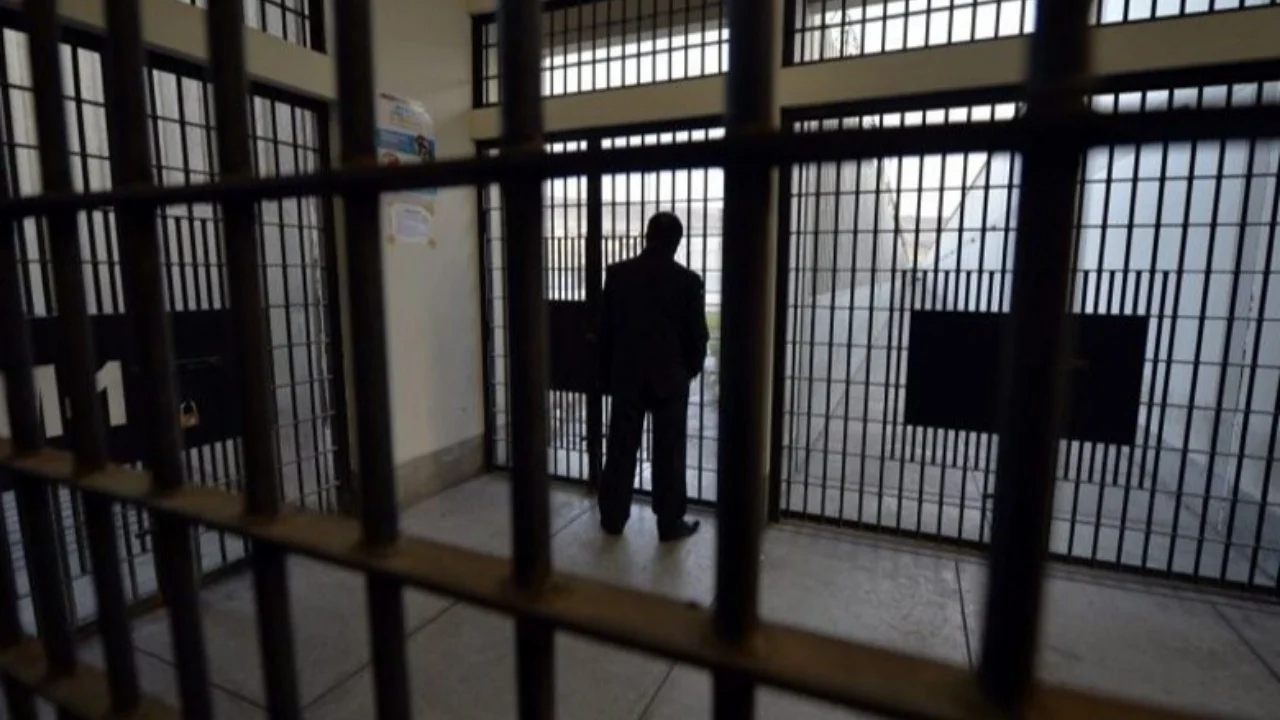 i-burgosuri-pesoi-arrest-kardiak,-familja-kerkoi-hetimin/-reagon-komiteti-shqiptar-i-helsinkit:-qendroi-ne-qeli-per-8-dite-pavaresisht-shqetesimeve,-duhej-te-trajtohej-menjehere i-burgosuri-pesoi-arrest-kardiak,-familja-kerkoi-hetimin/-reagon-komiteti-shqiptar-i-helsinkit:-qendroi-ne-qeli-per-8-dite-pavaresisht-shqetesimeve,-duhej-te-trajtohej-menjehere