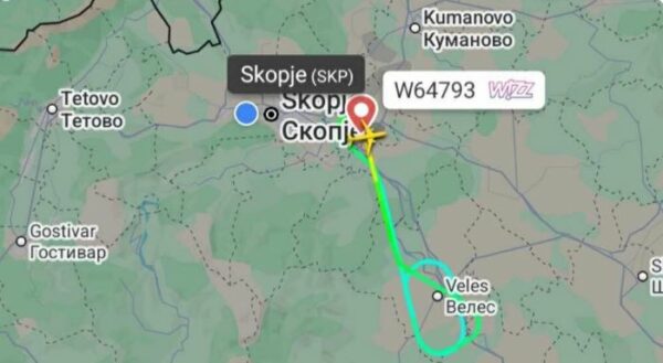 panik-ne-ajer/-avioni-u-nis-drejt-bazelit,-por-kthehet-urgjentisht-ne-aeroport-pas-perplasjes-me-zogjte panik-ne-ajer/-avioni-u-nis-drejt-bazelit,-por-kthehet-urgjentisht-ne-aeroport-pas-perplasjes-me-zogjte