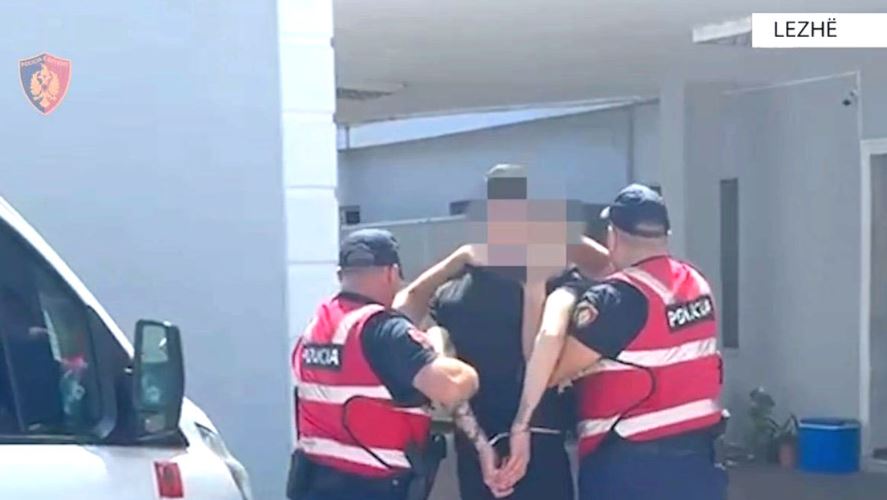 trafik-armesh-me-autobus-drejt-italise,-arrestohet-koka-e-grupit-kriminal-ne-lezhe,-ne-pranga-edhe-2-shoferet trafik-armesh-me-autobus-drejt-italise,-arrestohet-koka-e-grupit-kriminal-ne-lezhe,-ne-pranga-edhe-2-shoferet