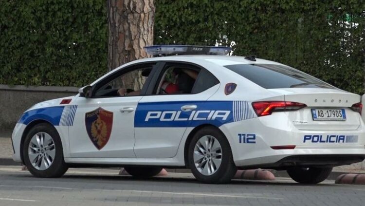 terror-ne-rruge/-qelloi-me-arme-zjarri-pas-nje-parakalimi-ne-aksin-durres-tirane,-arrestohet-46-vjecari-(emri) terror-ne-rruge/-qelloi-me-arme-zjarri-pas-nje-parakalimi-ne-aksin-durres-tirane,-arrestohet-46-vjecari-(emri)