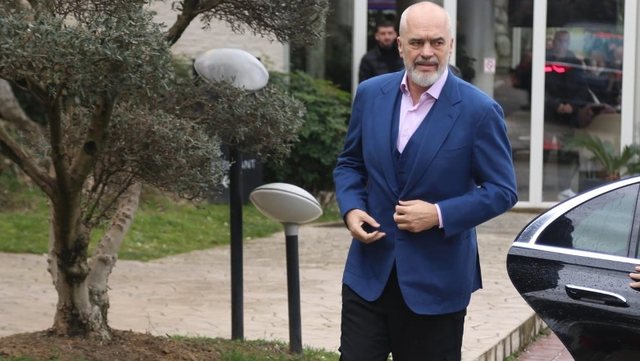 “ministra-qe-ikin-e-vijne”/-aktualiteti-politik,-reagon-ashper-gazetari:-qeveria-e-re-do-te-kete-dy-grupime,-rama-nuk… “ministra-qe-ikin-e-vijne”/-aktualiteti-politik,-reagon-ashper-gazetari:-qeveria-e-re-do-te-kete-dy-grupime,-rama-nuk…