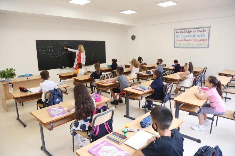 nis-sot-viti-i-ri-shkollor,-nga-mesimi-me-turne-te-tkurrja-e-nxenesve!-mesuesit-ne-sprove-per-vendin-e-punes,-rrezikohet-mbyllja-e-institucioneve-arsimore-ne-disa-qytete nis-sot-viti-i-ri-shkollor,-nga-mesimi-me-turne-te-tkurrja-e-nxenesve!-mesuesit-ne-sprove-per-vendin-e-punes,-rrezikohet-mbyllja-e-institucioneve-arsimore-ne-disa-qytete