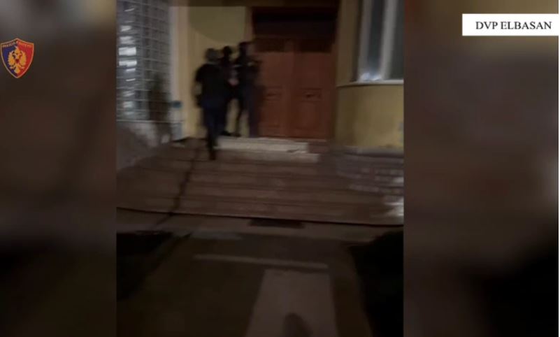megaoperacioni-ne-elbasan,-zbardhen-emrat-e-te-arrestuarve,-si-u-godit-rrjeti-i-shperndarjes-se-droges megaoperacioni-ne-elbasan,-zbardhen-emrat-e-te-arrestuarve,-si-u-godit-rrjeti-i-shperndarjes-se-droges