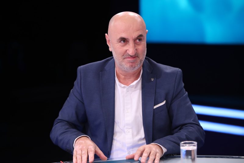 “nje-grup-me-aktivitet-kriminal-i-sherben-atij-qe-eshte-ne-pushtet”/-reagon-eksperti-i-sigurise:-shkodra-ne-gjendje… “nje-grup-me-aktivitet-kriminal-i-sherben-atij-qe-eshte-ne-pushtet”/-reagon-eksperti-i-sigurise:-shkodra-ne-gjendje…