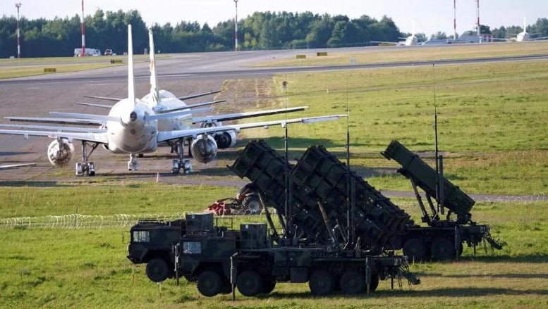 cfare-po-ndodh?-pasi-polonia-vendosi-40-mije-trupa-ne-kufirin-me-rusine-dhe-bjellorusine,-franca-ben-levizjen-e-bujshme cfare-po-ndodh?-pasi-polonia-vendosi-40-mije-trupa-ne-kufirin-me-rusine-dhe-bjellorusine,-franca-ben-levizjen-e-bujshme