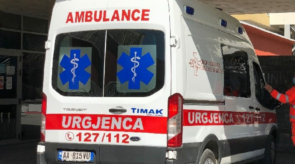 aksident-i-rende!-automjeti-del-nga-rruga,-humb-jeten-pasagjerja,-plagoset-drejtuesi-i-makines-dhe-dy-te-tjere aksident-i-rende!-automjeti-del-nga-rruga,-humb-jeten-pasagjerja,-plagoset-drejtuesi-i-makines-dhe-dy-te-tjere