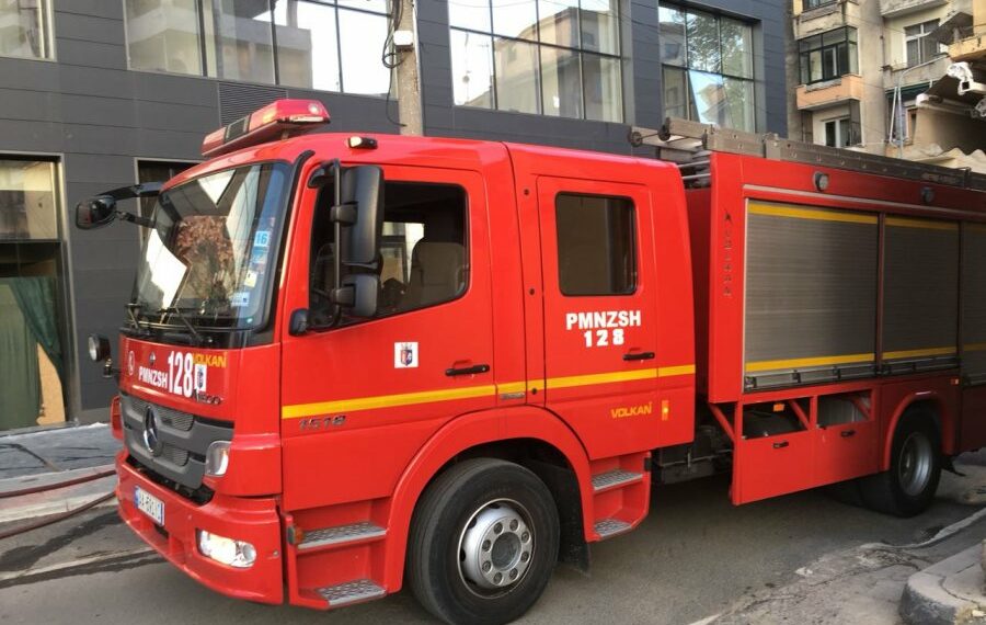 perfshihet-nga-zjarri-nje-parking/-shkaktohen-deme-tek-disa-automjete,-ja-dyshimet-e-para-rreth-ngjarjes perfshihet-nga-zjarri-nje-parking/-shkaktohen-deme-tek-disa-automjete,-ja-dyshimet-e-para-rreth-ngjarjes