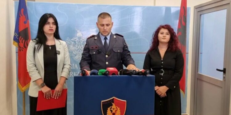 policia-e-shtetit-paralajmeron-per-skemat-piramidale-online:-mos-besoni-ne-investime-qe-premtojne-fitim-te-menjehershem policia-e-shtetit-paralajmeron-per-skemat-piramidale-online:-mos-besoni-ne-investime-qe-premtojne-fitim-te-menjehershem
