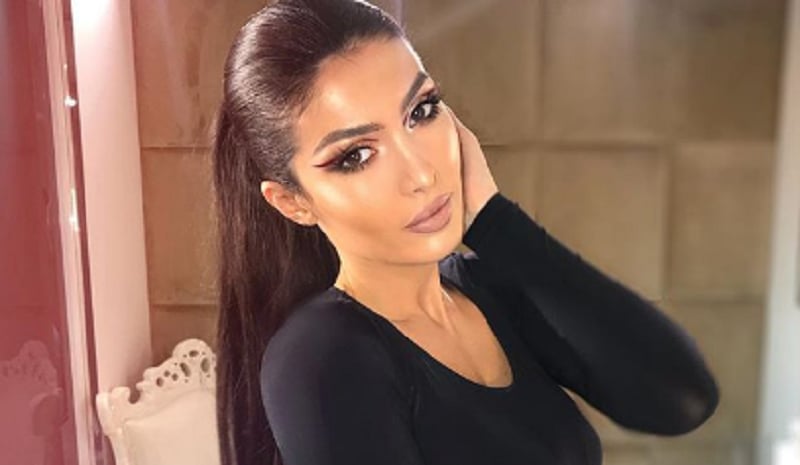 nuk-e-keni-pare-asnjehere-nora-istrefi-me-veshje-te-tilla,-ajo-i-mahniti-krejt-me-elegance,-shfaqet-zonje-e-vertete-me-komplete nuk-e-keni-pare-asnjehere-nora-istrefi-me-veshje-te-tilla,-ajo-i-mahniti-krejt-me-elegance,-shfaqet-zonje-e-vertete-me-komplete