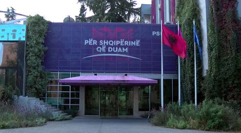 levizje-e-papritur-ne-seline-roze/-keshilltaret-socialiste-mblidhen-per-te-rrezuar-veliajn,-ja-cfare-pritet-te-ndodhe levizje-e-papritur-ne-seline-roze/-keshilltaret-socialiste-mblidhen-per-te-rrezuar-veliajn,-ja-cfare-pritet-te-ndodhe