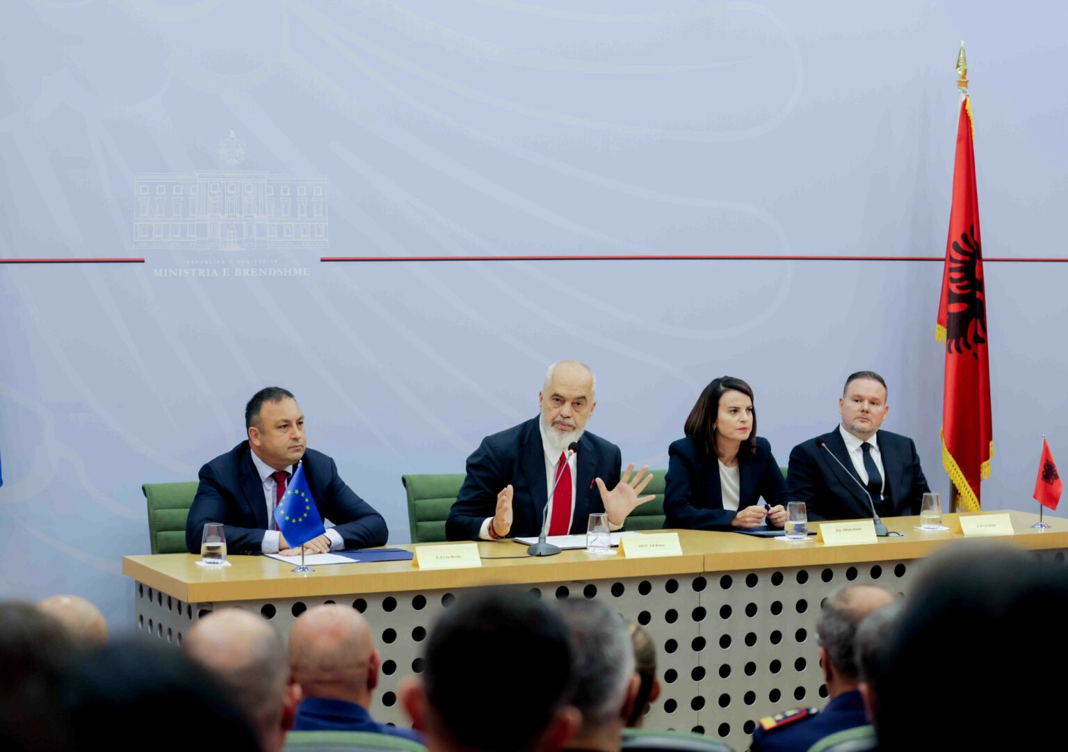 “u-kane-vene-gjoba-personale-fshatareve”,-rama-“shkund”-policine:-syri-i-tiranes-ka-4-5-kate-pa-leje,-policia-shkoi-kapi-nje-90-vjecar-matane-dajtit-si-ndertues-ilegal “u-kane-vene-gjoba-personale-fshatareve”,-rama-“shkund”-policine:-syri-i-tiranes-ka-4-5-kate-pa-leje,-policia-shkoi-kapi-nje-90-vjecar-matane-dajtit-si-ndertues-ilegal
