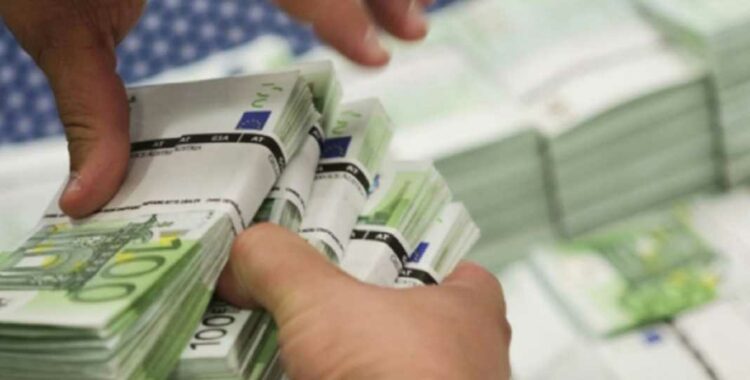transfertat-e-parave-drejt-europes-behen-10-here-me-te-lira,-ja-cfare-ndryshon-pas-7-tetorit-per-cdo-familje-shqiptare transfertat-e-parave-drejt-europes-behen-10-here-me-te-lira,-ja-cfare-ndryshon-pas-7-tetorit-per-cdo-familje-shqiptare