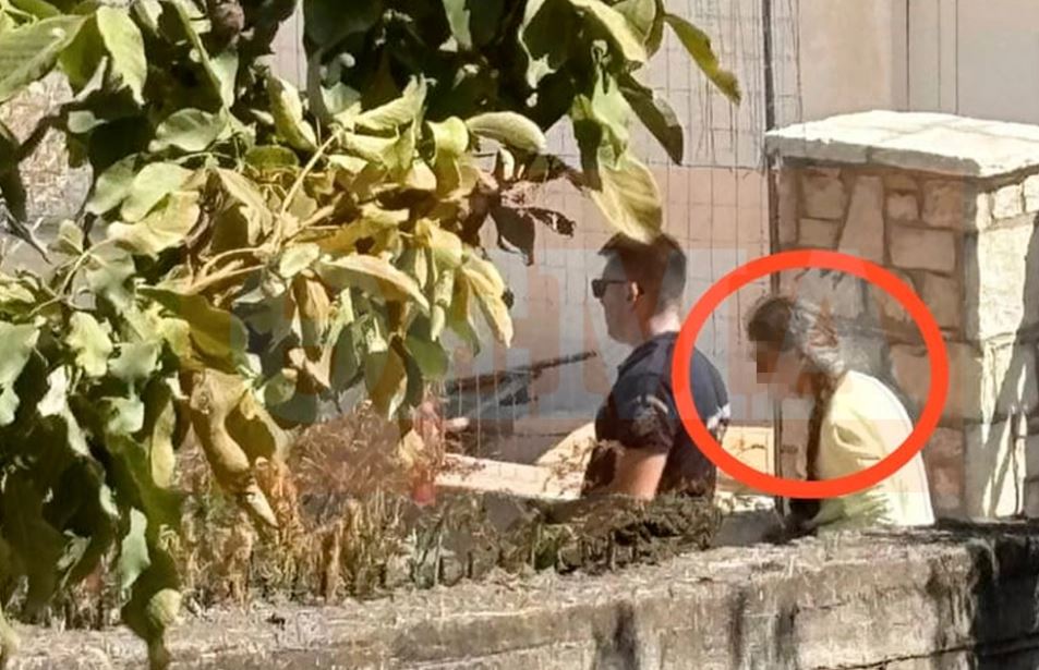 “me-ndihmoi-nje-shqiptar-ta-varrosja”-groposi-nenen-per-te-perfituar-pensionin-e-saj,-62-vjecarja:-s’kisha-para!-misteri-i-ngjarjes!-kush-eshte-jani? “me-ndihmoi-nje-shqiptar-ta-varrosja”-groposi-nenen-per-te-perfituar-pensionin-e-saj,-62-vjecarja:-s’kisha-para!-misteri-i-ngjarjes!-kush-eshte-jani?